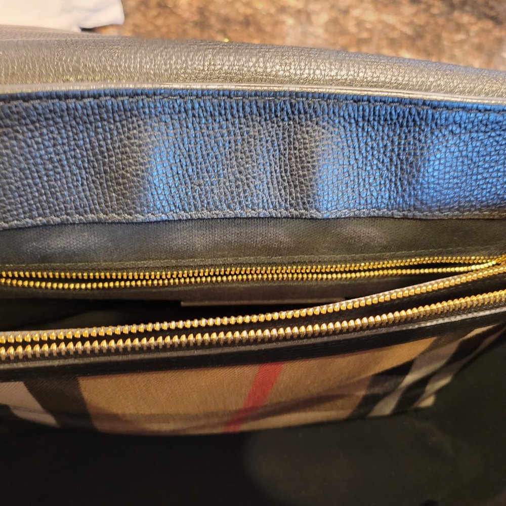 COPY - Burberry Handbag - Picture 4 of 6